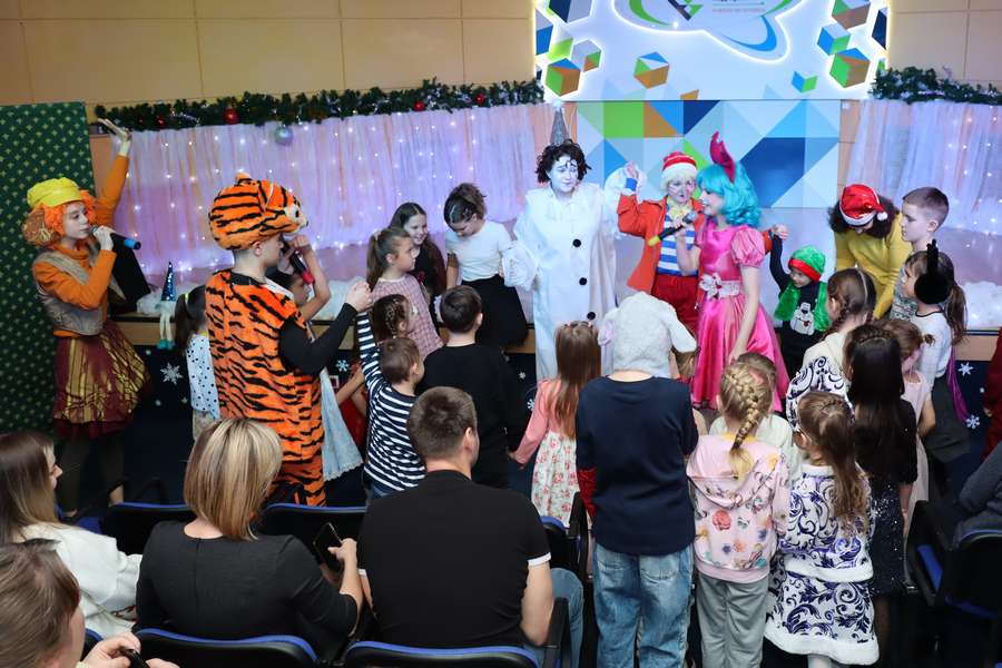 27 декабря 2025 года на базе ГУ «РНПЦ РМиЭЧ» организован и проведен Новогодний утренник для детей работников и детей-пациентов стационара ГУ «РНПЦ РМиЭЧ»