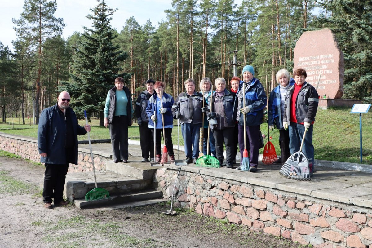  С заботой о родной стране: коллектив РНПЦ принимает участие в республиканском субботнике